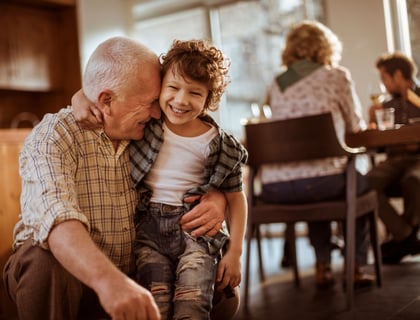 Image de Tous FAMiliés partenaire de l'association France ALZHEIMER & maladies apparentées.