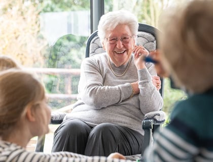 Image de Trouver le cadeau parfait pour ses grands-parents : 4 idées pleines de tendresse et d’émotion